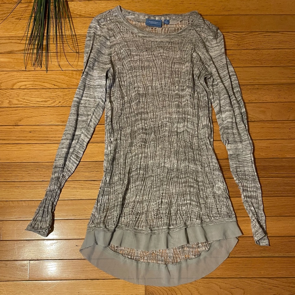 Light Long sleeve Size medium simply Vera gray shirt